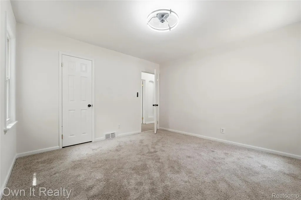 15490 Warwick Street Detroit City MI 48223