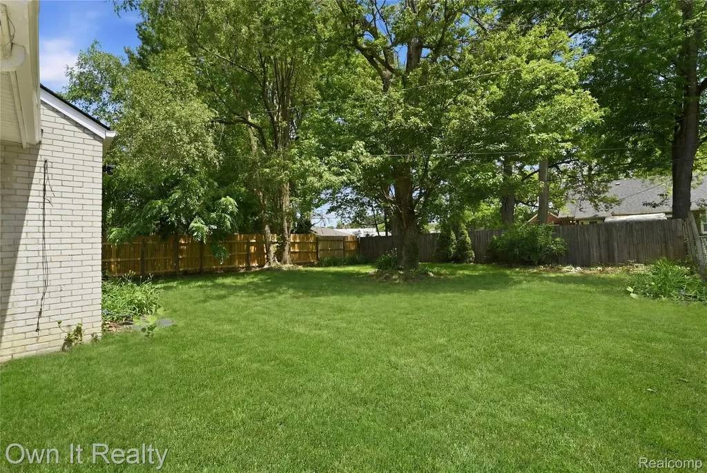 15490 Warwick Street Detroit City MI 48223