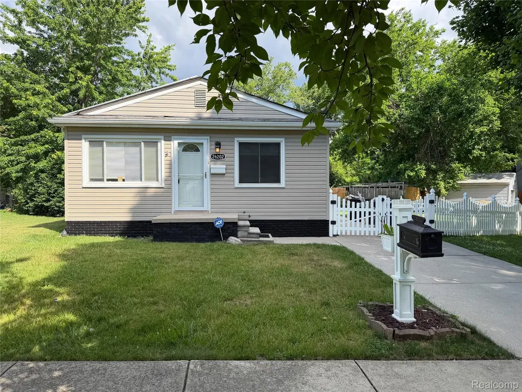 26202 Southwestern Highway Redford Charter Township MI 48239