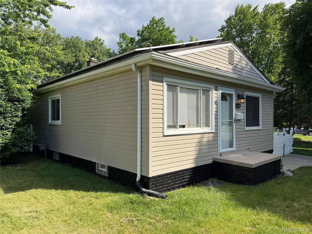 26202 Southwestern Highway Redford Charter Township MI 48239