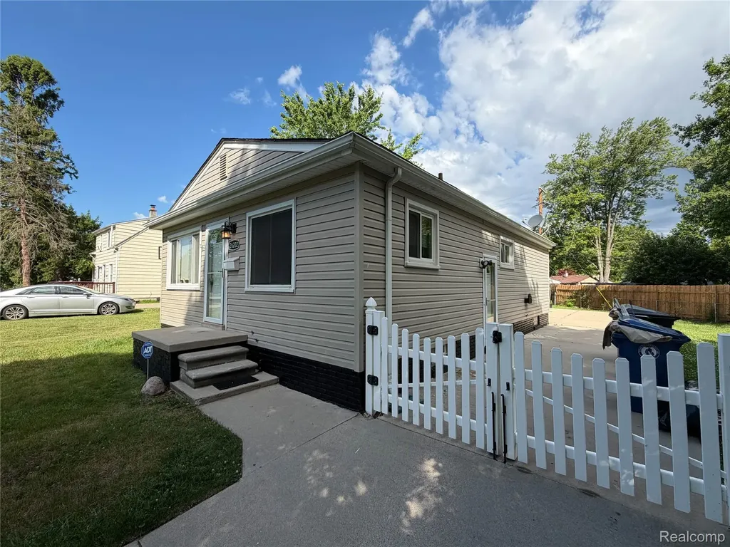 26202 Southwestern Highway Redford Charter Township MI 48239