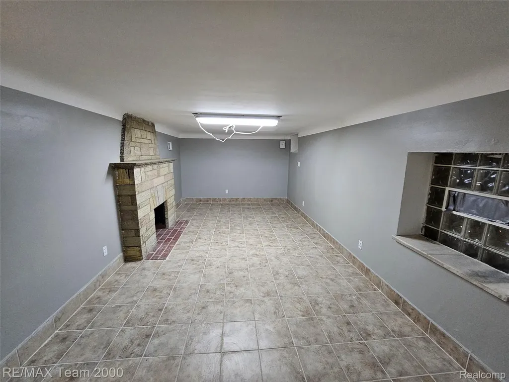 5215 Curtis Street Dearborn City MI 48126