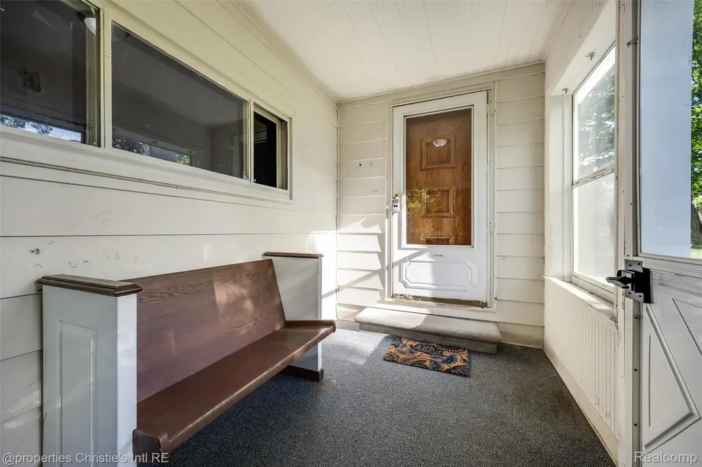 32660 Saint Vincent Avenue Warren City MI 48092