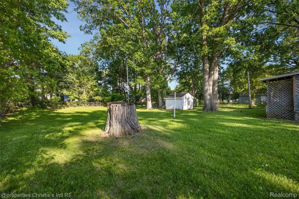 32660 Saint Vincent Avenue Warren City MI 48092