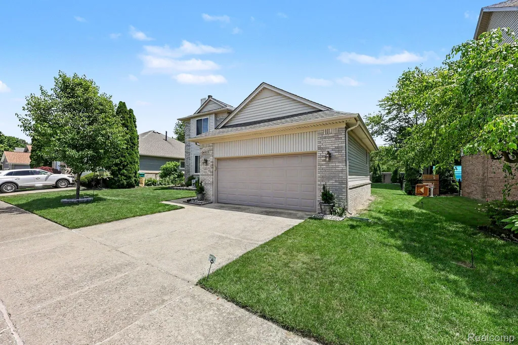 24535 Jason Drive Brownstown Charter Township MI 48134
