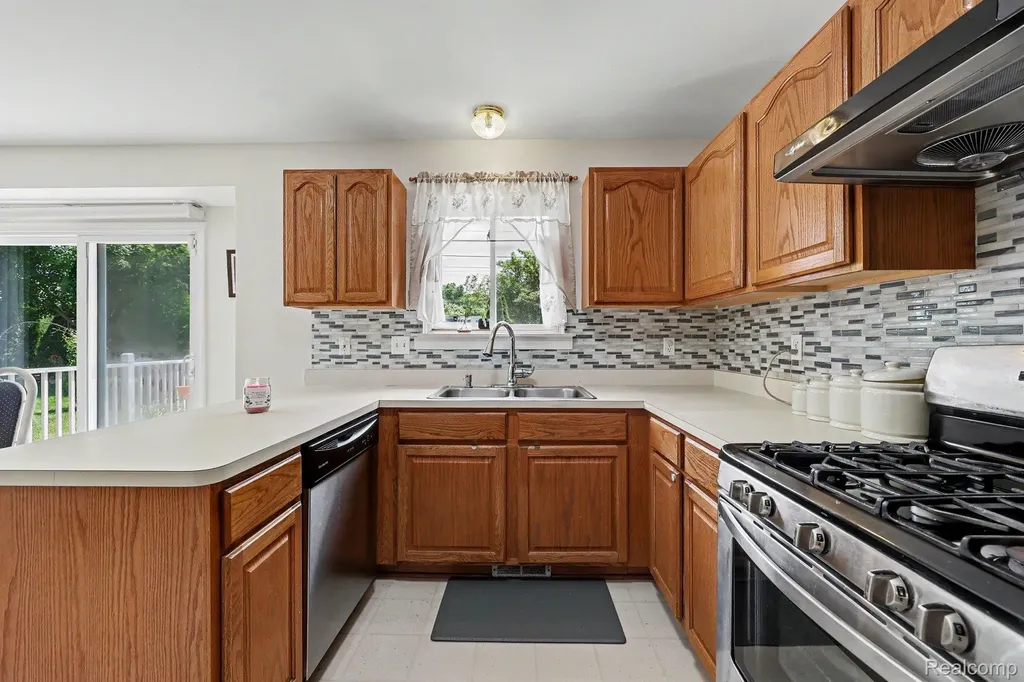 24535 Jason Drive Brownstown Charter Township MI 48134