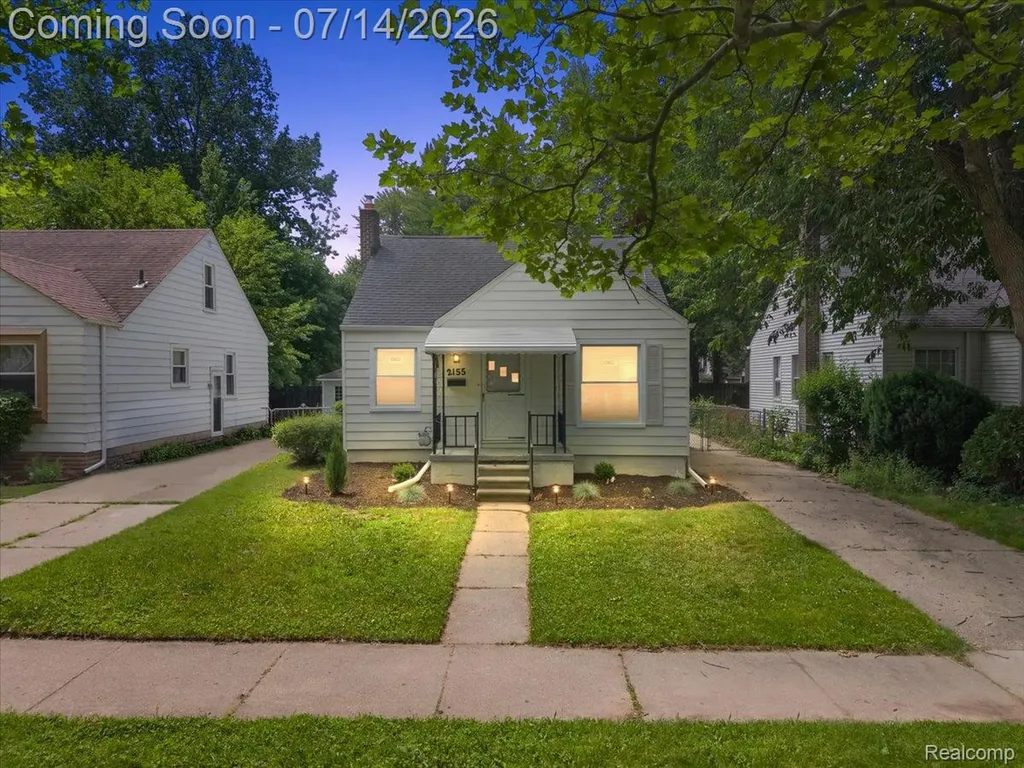 2155 E 8 Mile Road Grosse Pointe Woods City MI 48236