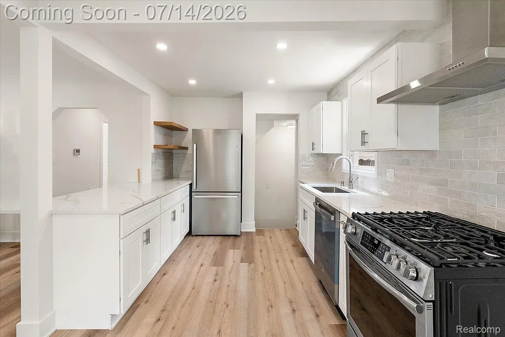 2155 E 8 Mile Road Grosse Pointe Woods City MI 48236