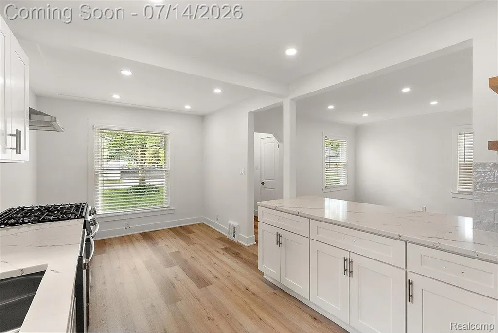 2155 E 8 Mile Road Grosse Pointe Woods City MI 48236