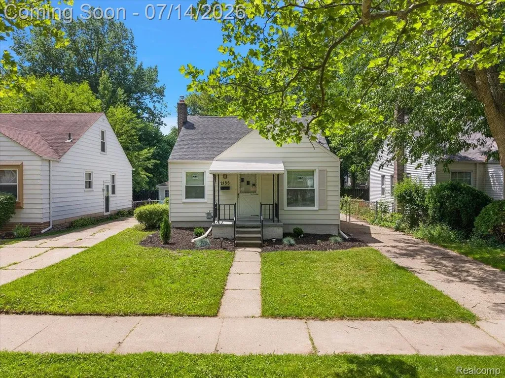 2155 E 8 Mile Road Grosse Pointe Woods City MI 48236