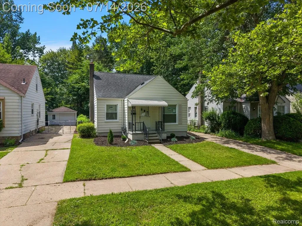 2155 E 8 Mile Road Grosse Pointe Woods City MI 48236