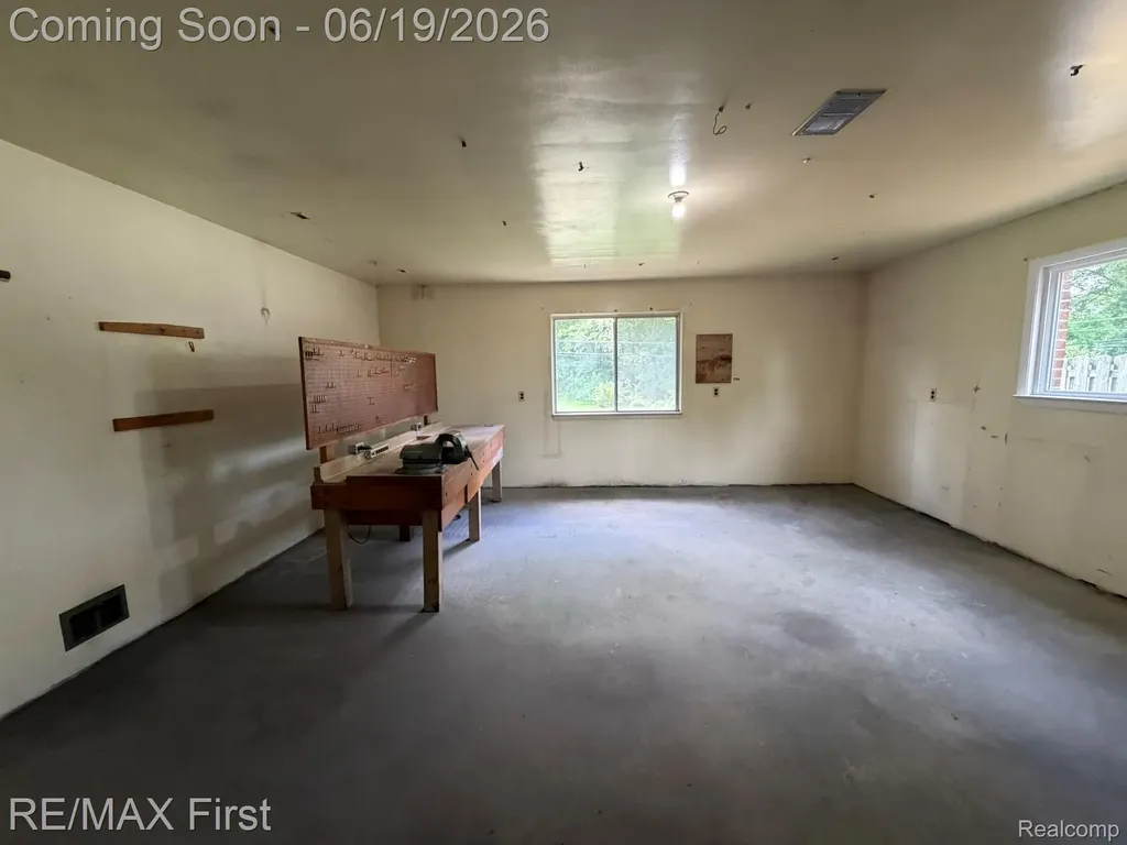 23736 Kim Drive Clinton Charter Township MI 48035