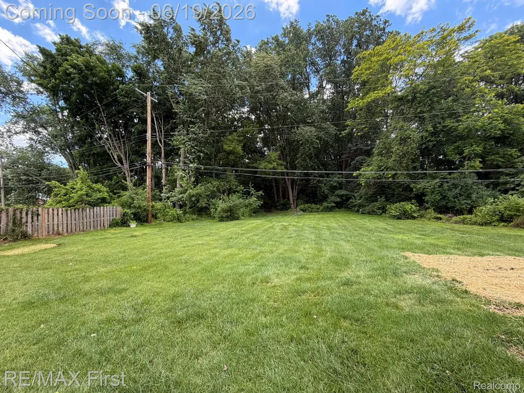 23736 Kim Drive Clinton Charter Township MI 48035