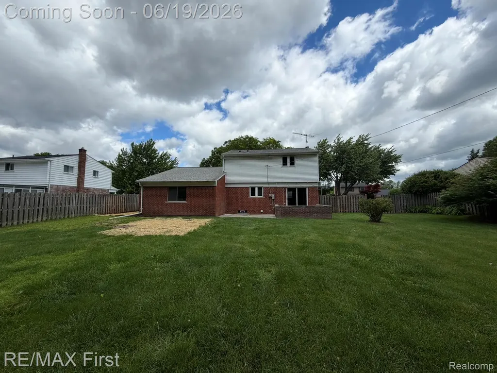 23736 Kim Drive Clinton Charter Township MI 48035