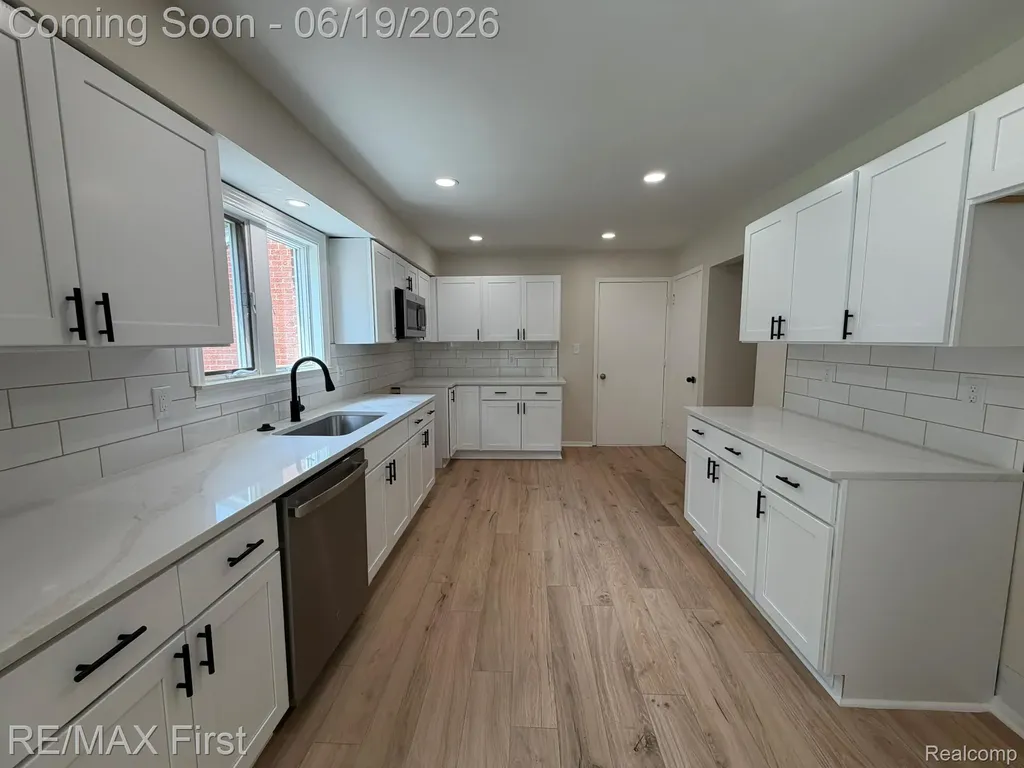 23736 Kim Drive Clinton Charter Township MI 48035