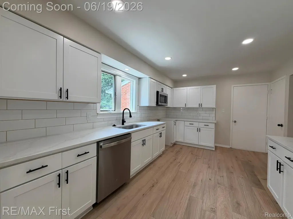 23736 Kim Drive Clinton Charter Township MI 48035