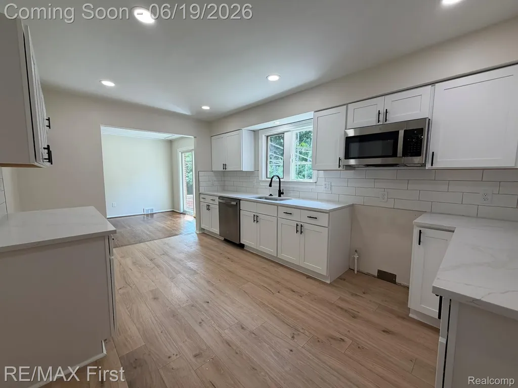 23736 Kim Drive Clinton Charter Township MI 48035