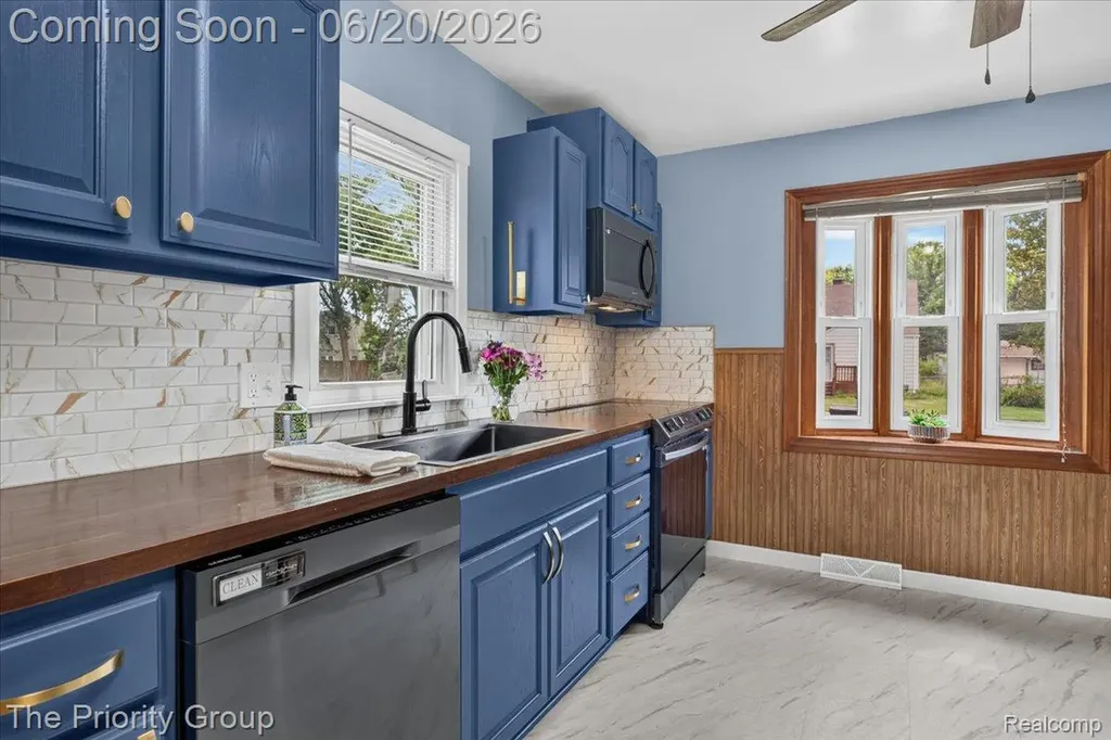 26791 Normandy Street Roseville City MI 48066