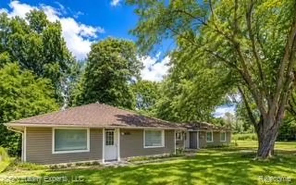 5028 Pheasant Road Waterford Charter Township MI 48327