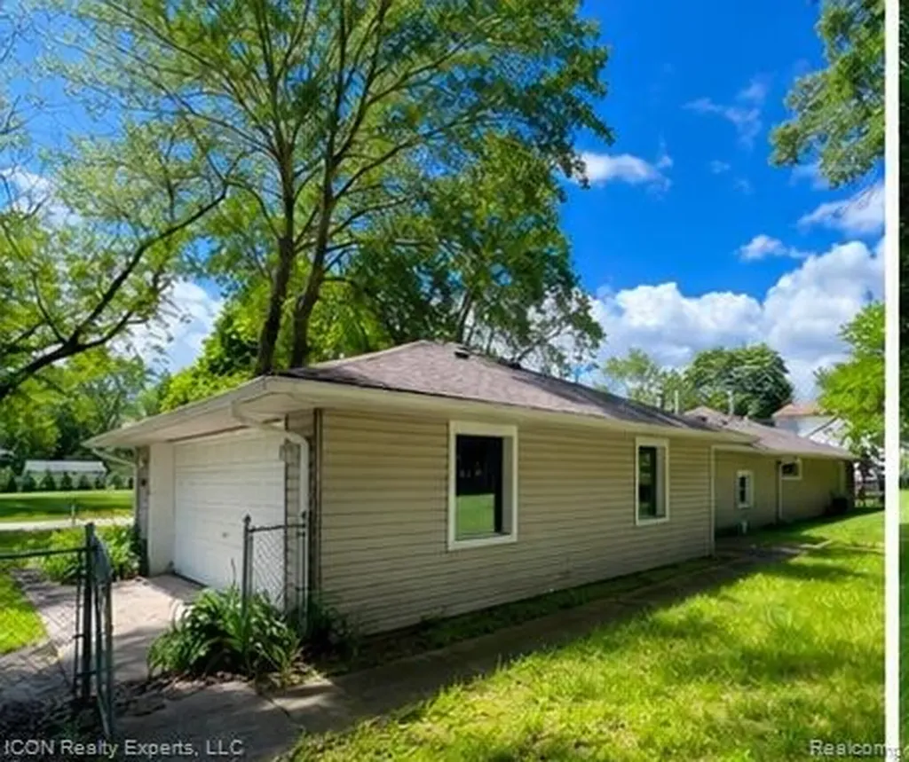 5028 Pheasant Road Waterford Charter Township MI 48327