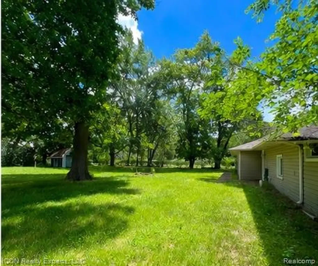 5028 Pheasant Road Waterford Charter Township MI 48327