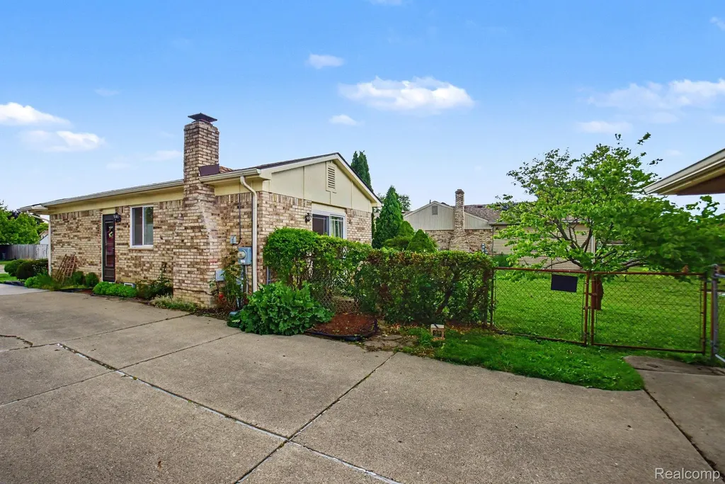 40518 William Drive Clinton Charter Township MI 48038