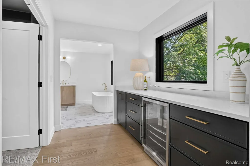 1037 Butternut Avenue Royal Oak City MI 48073