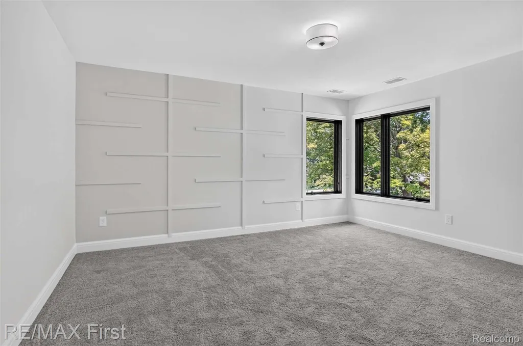 1037 Butternut Avenue Royal Oak City MI 48073