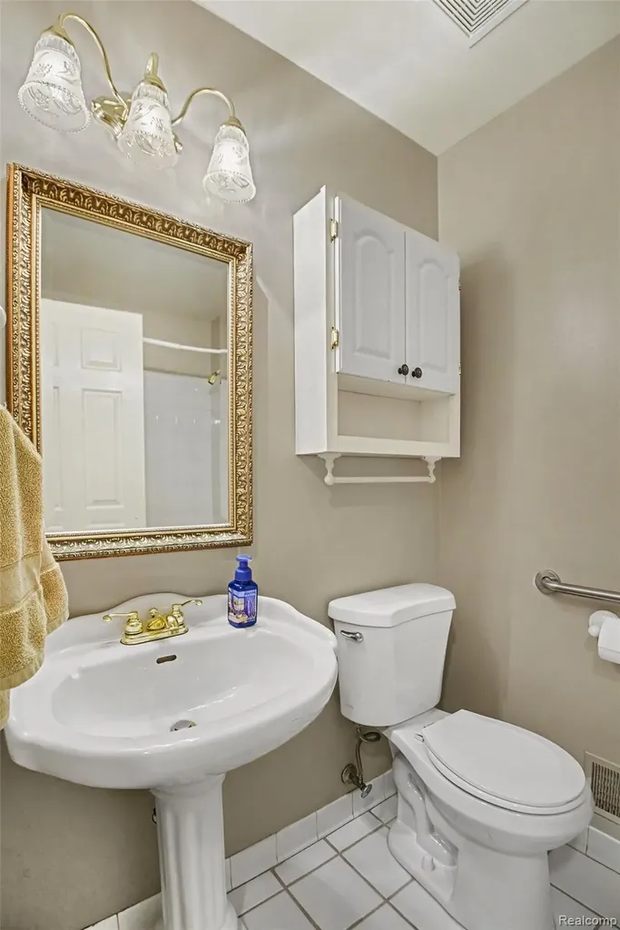 15540 Caputo Court Clinton Charter Township MI 48035