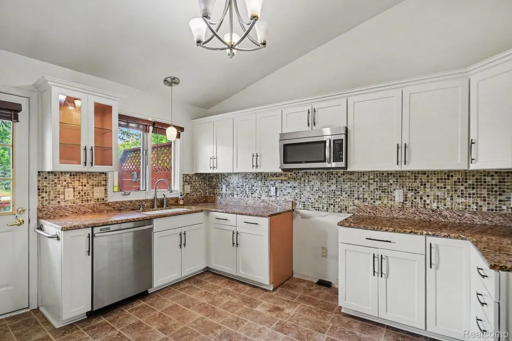 15540 Caputo Court Clinton Charter Township MI 48035