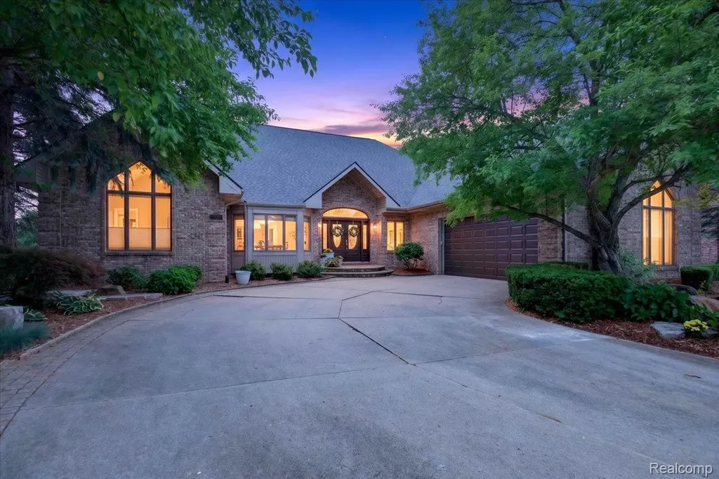 18974 Riverway Court Clinton Charter Township MI 48038