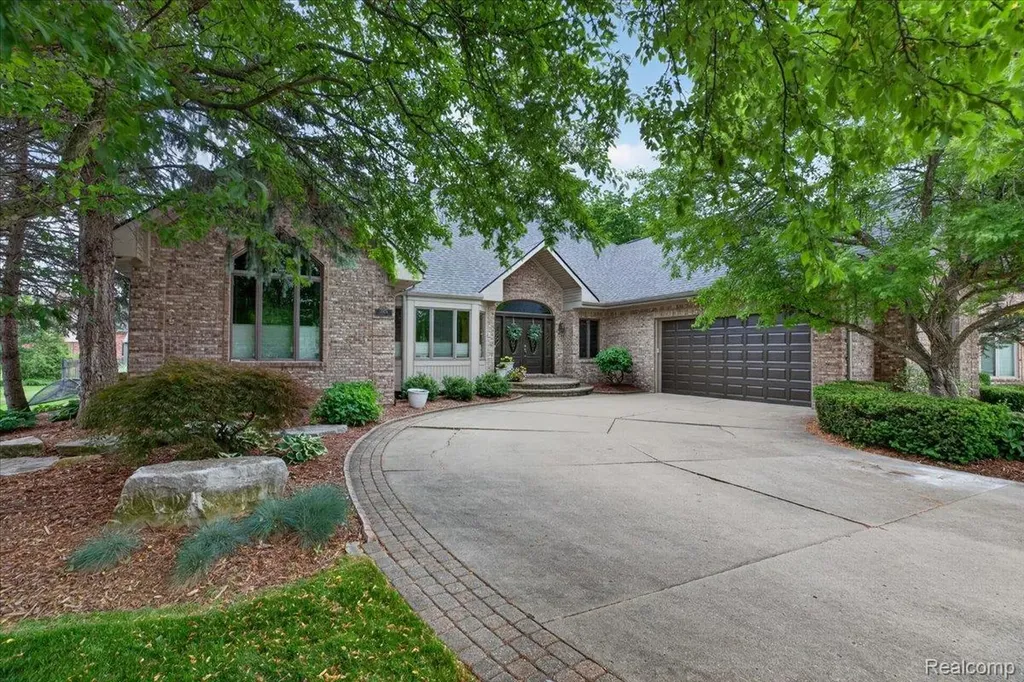 18974 Riverway Court Clinton Charter Township MI 48038