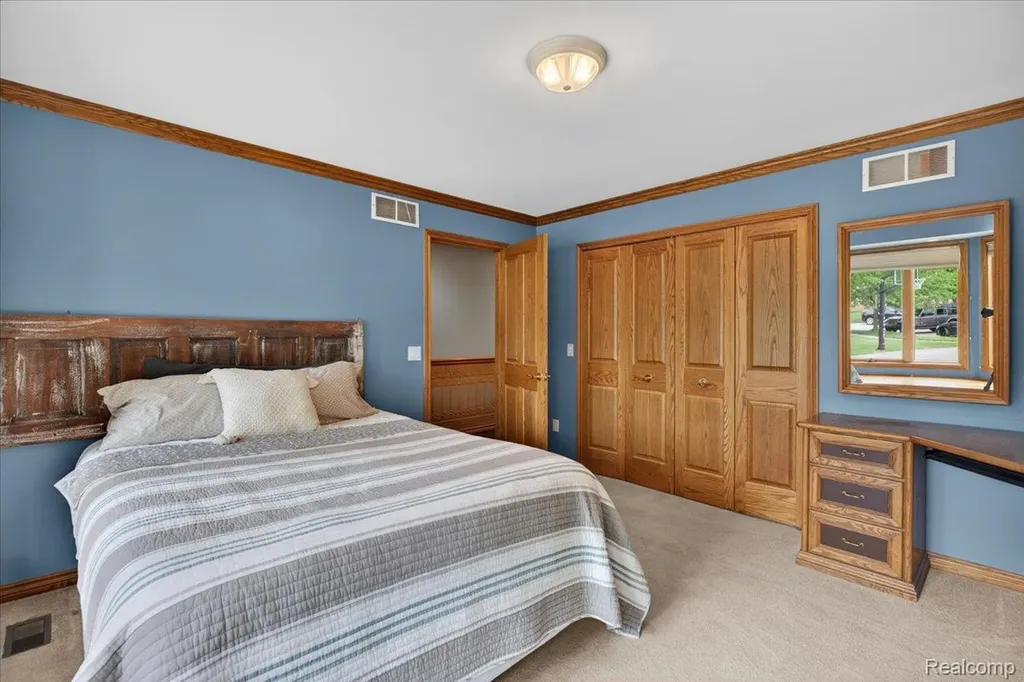 18974 Riverway Court Clinton Charter Township MI 48038