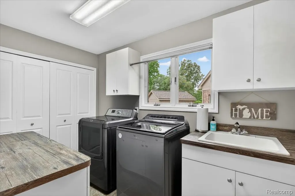 18974 Riverway Court Clinton Charter Township MI 48038