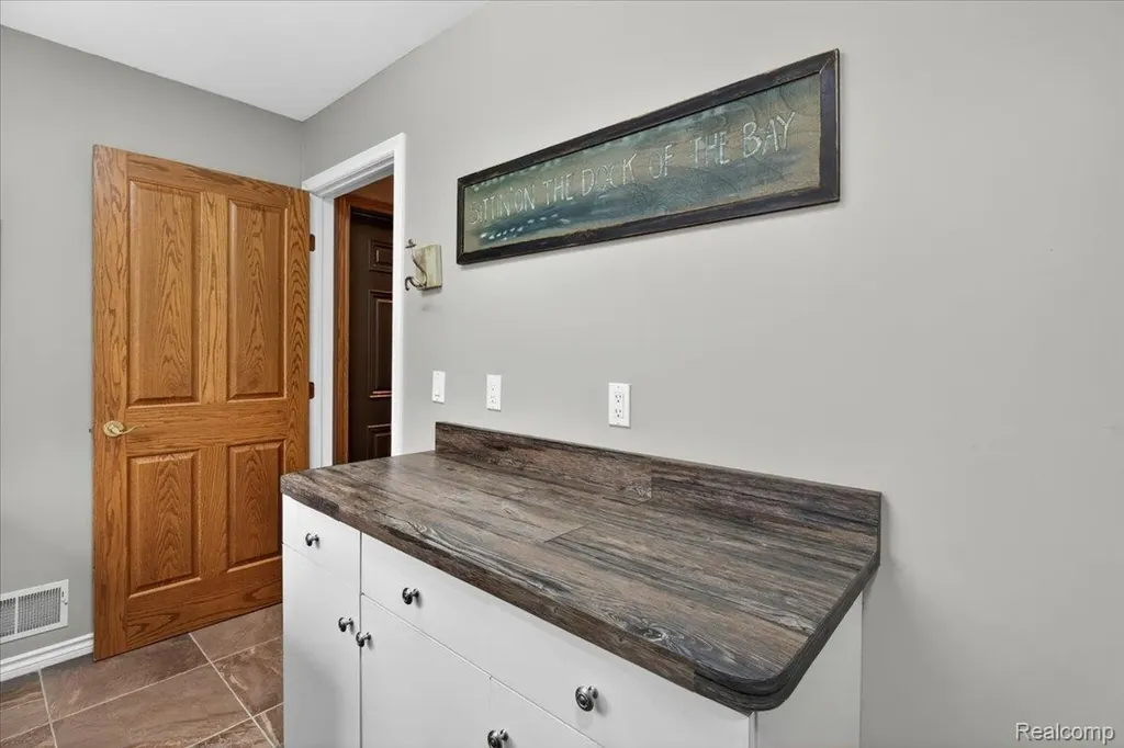 18974 Riverway Court Clinton Charter Township MI 48038