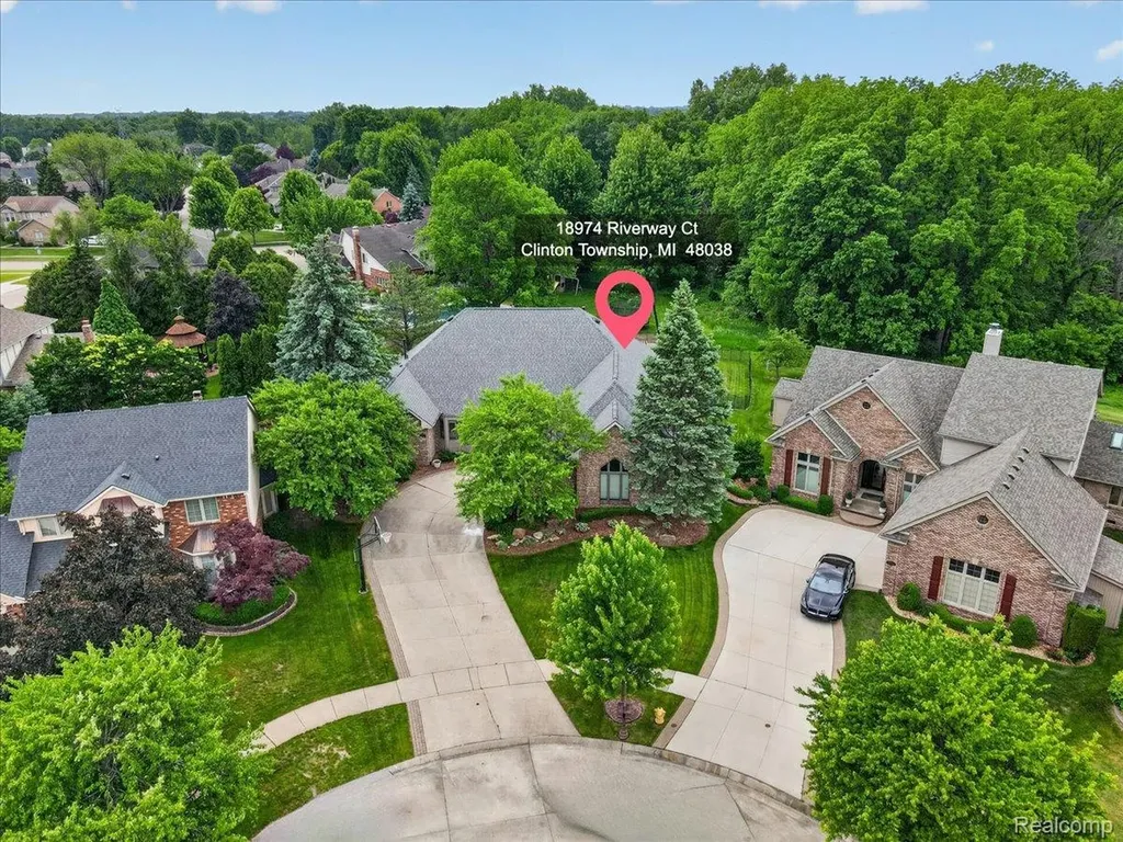 18974 Riverway Court Clinton Charter Township MI 48038