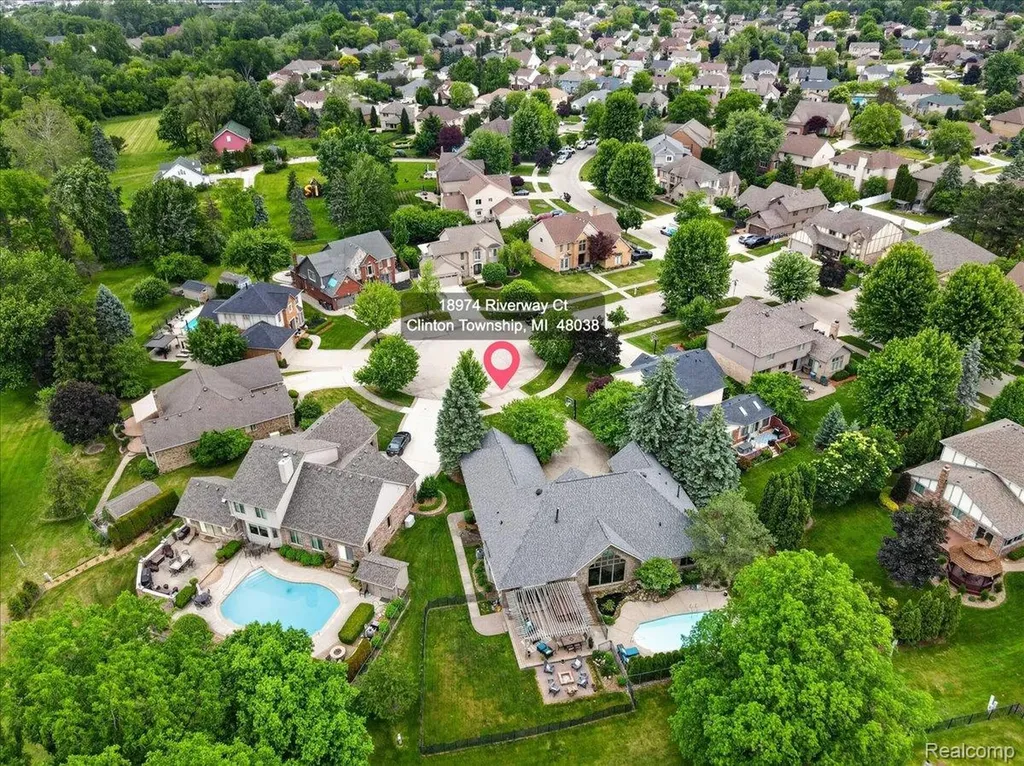 18974 Riverway Court Clinton Charter Township MI 48038