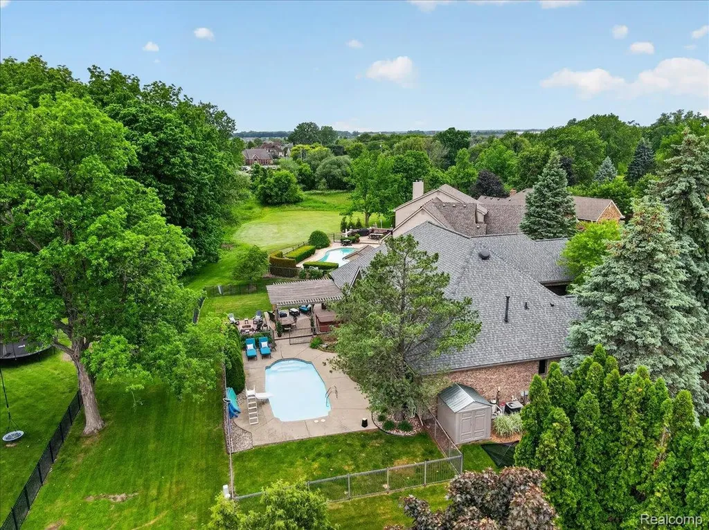 18974 Riverway Court Clinton Charter Township MI 48038