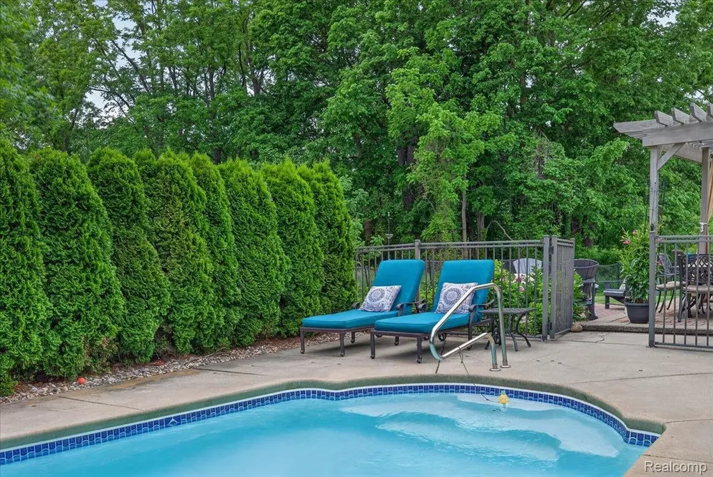 18974 Riverway Court Clinton Charter Township MI 48038
