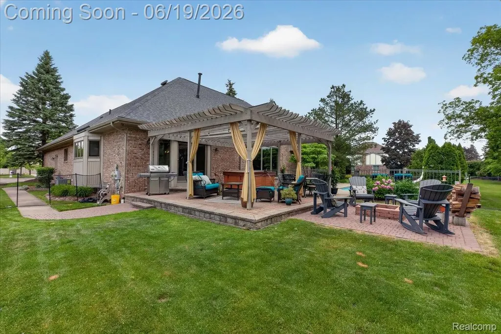 18974 Riverway Court Clinton Charter Township MI 48038