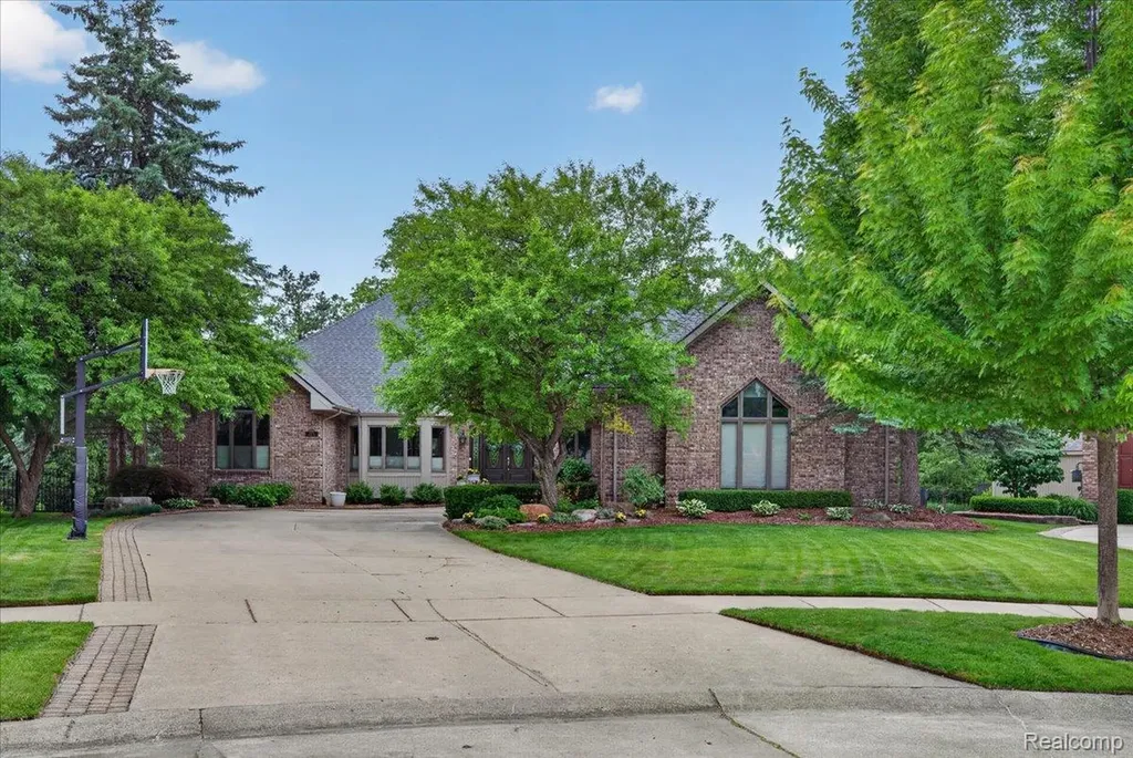 18974 Riverway Court Clinton Charter Township MI 48038