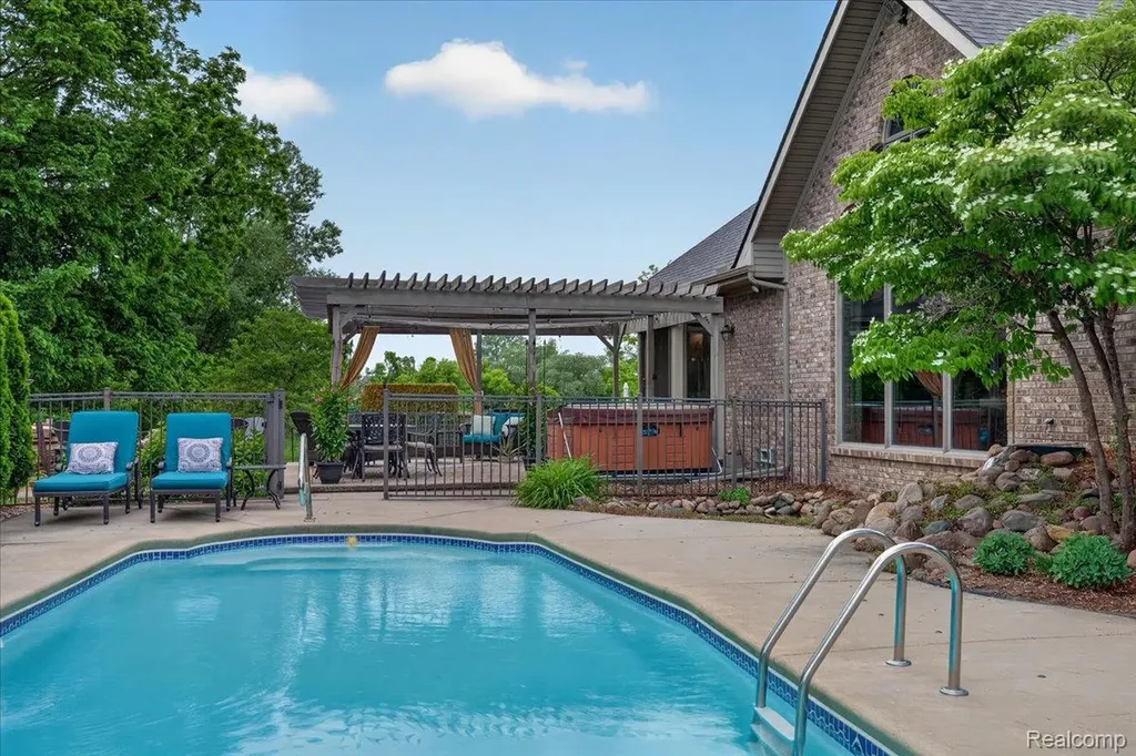 18974 Riverway Court Clinton Charter Township MI 48038
