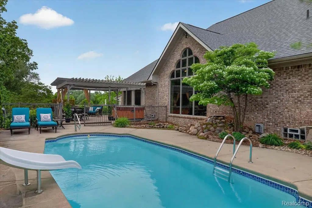 18974 Riverway Court Clinton Charter Township MI 48038