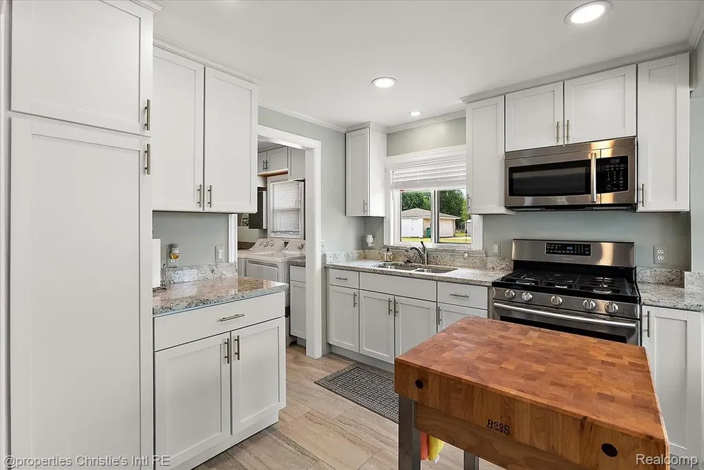 37510 Lakeville Street Harrison Charter Township MI 48045