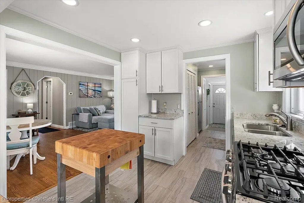 37510 Lakeville Street Harrison Charter Township MI 48045