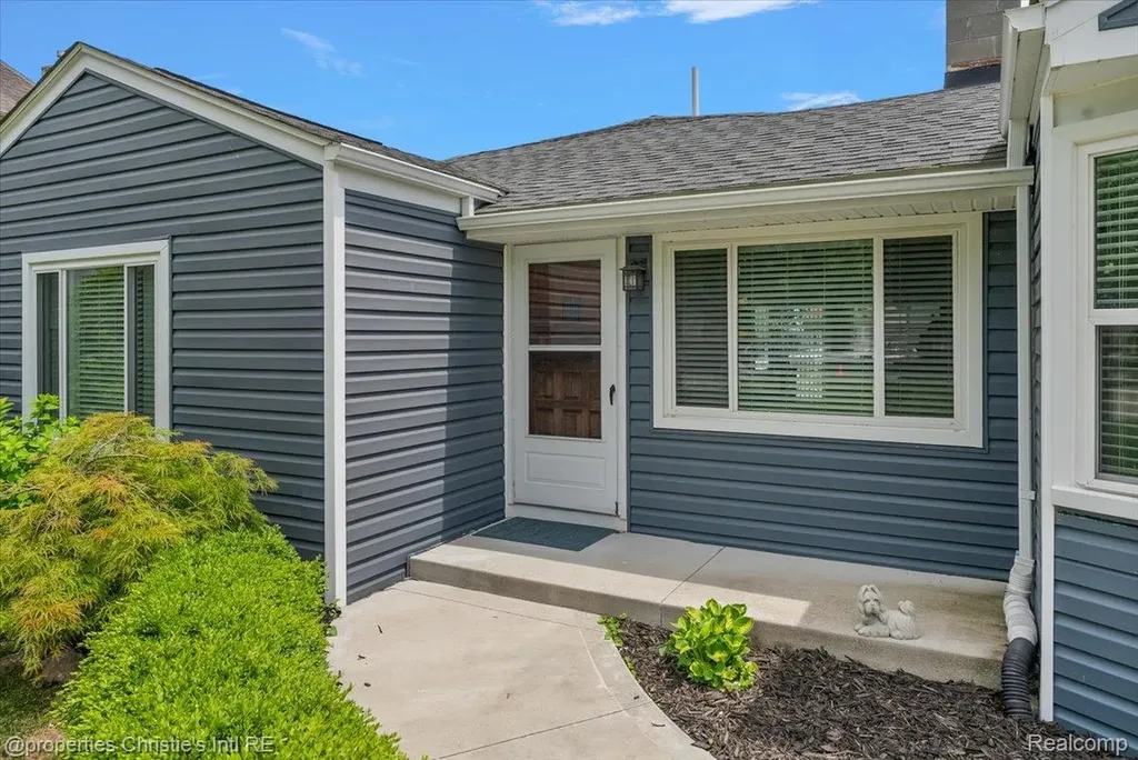 37510 Lakeville Street Harrison Charter Township MI 48045