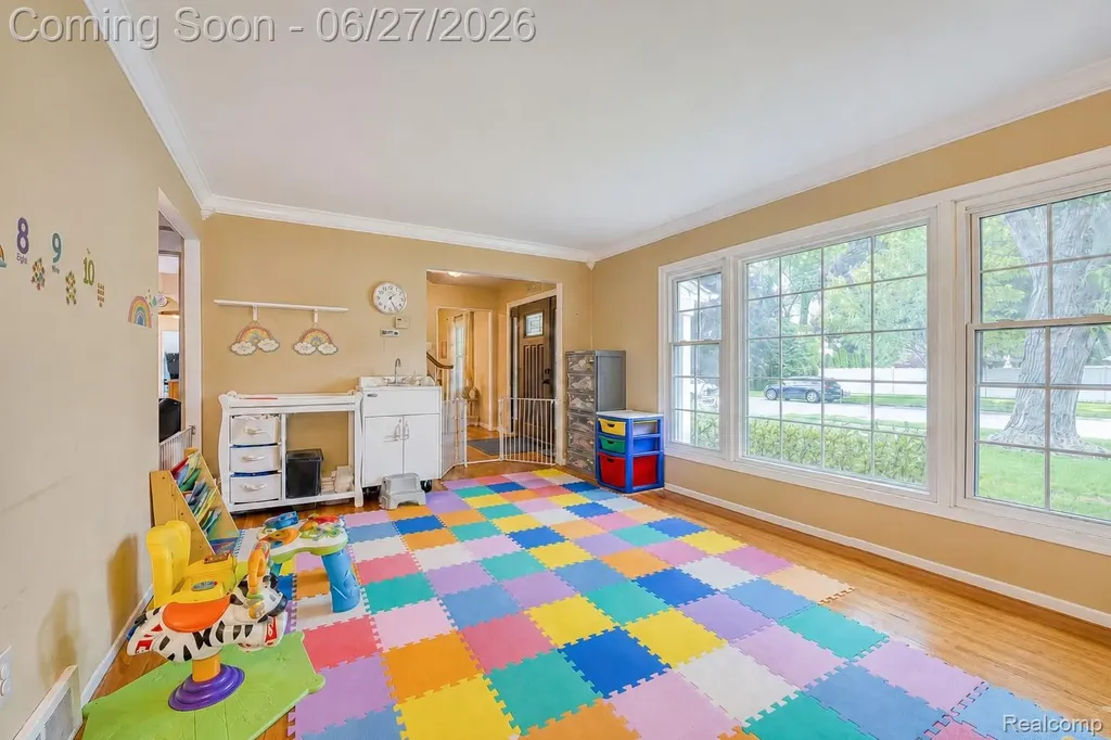 35484 Bennett Street Livonia City MI 48152