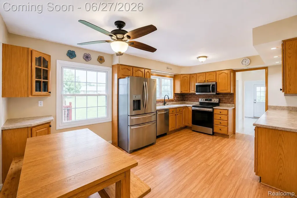 35484 Bennett Street Livonia City MI 48152