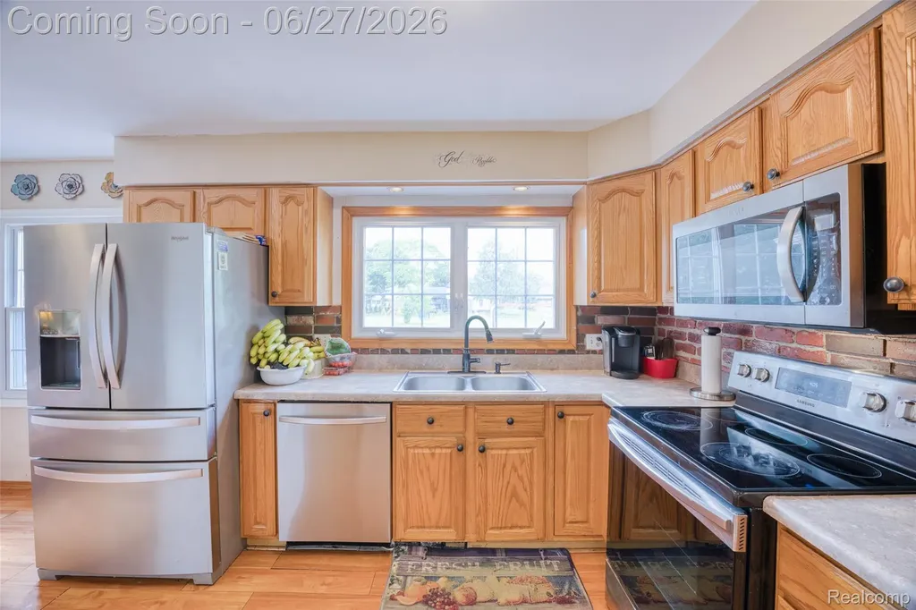35484 Bennett Street Livonia City MI 48152
