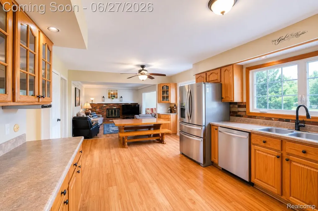35484 Bennett Street Livonia City MI 48152